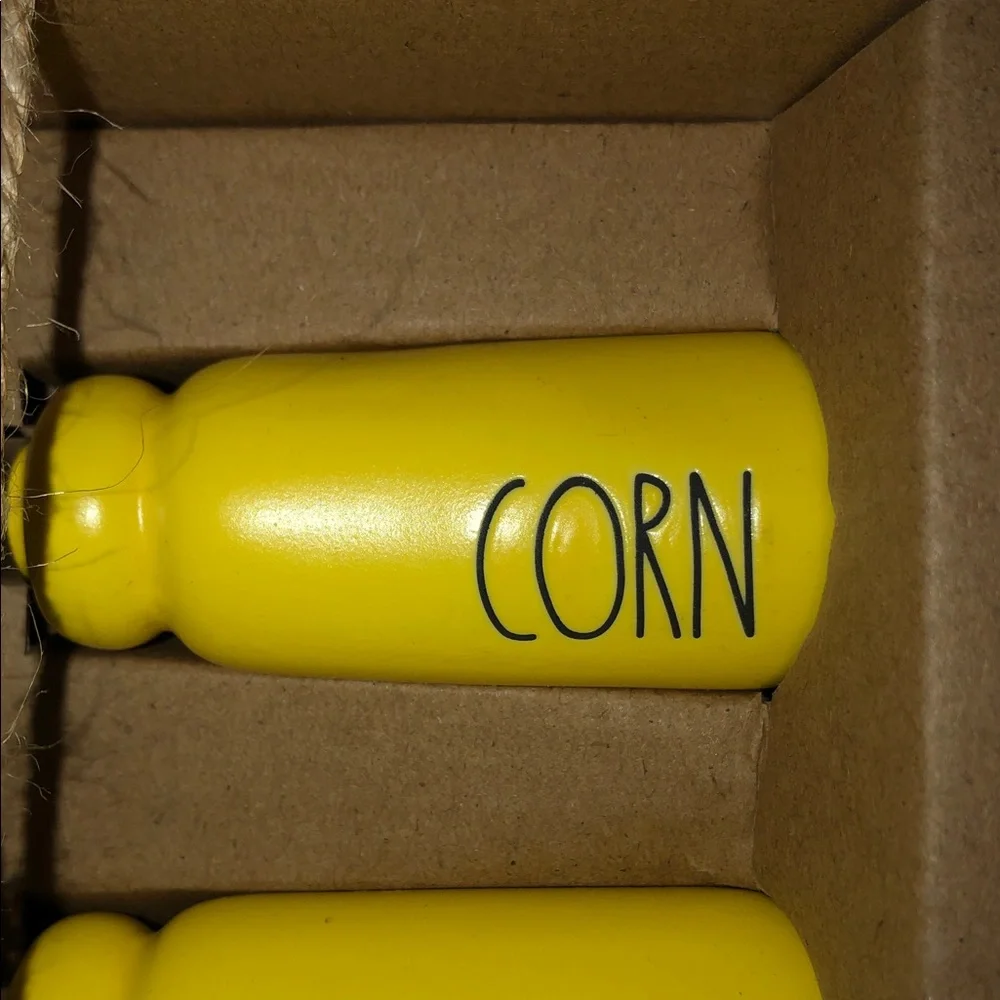 Rae Dunn CORNY SHUCKS HOLD CORN Corn Holder Set of 4 (Yellow)